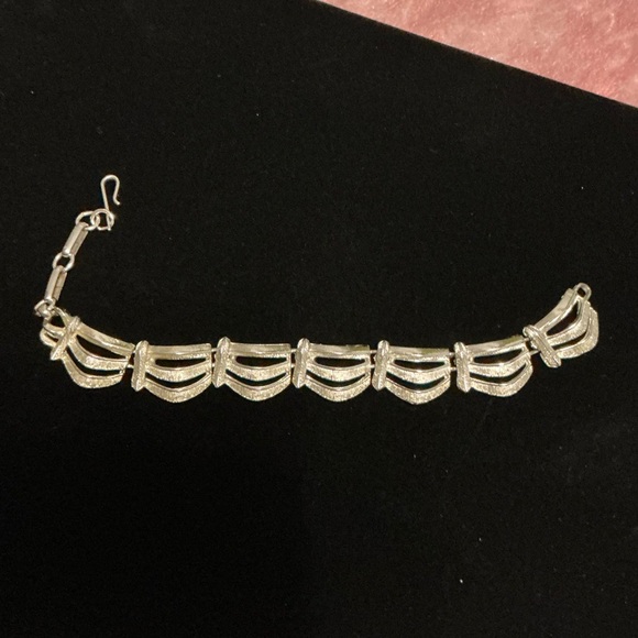 Coro Jewelry - Coro Silver Vintage Scalloped Bracelet